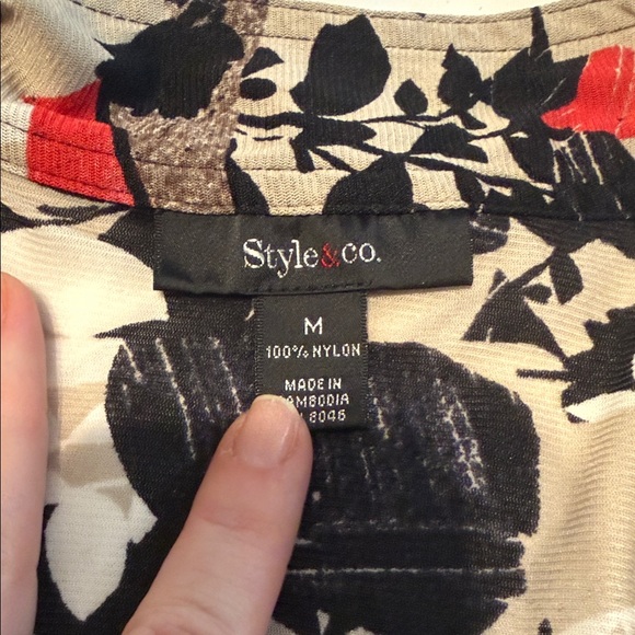 Abstract Patterned Blouse - Picture 2 of 4